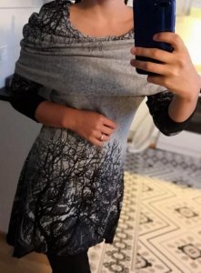 Robe grise claire motif forêt enchantée