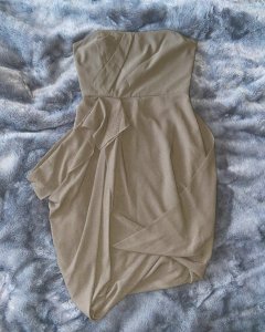 Robe kaki asymétrique sans bretelles